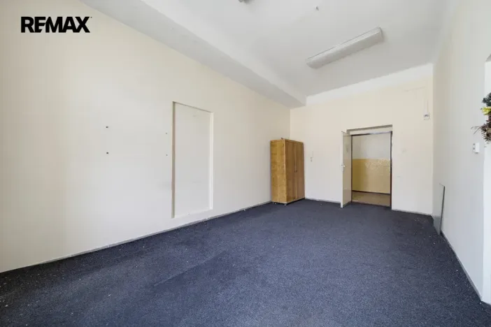 Prodej kanceláře, Karlovy Vary, Jaltská, 61 m2