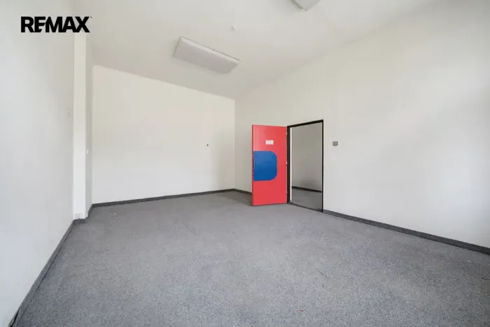 Prodej kanceláře, Karlovy Vary, Jaltská, 61 m2