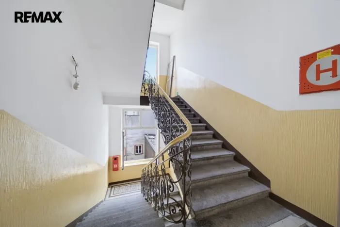 Prodej kanceláře, Karlovy Vary, Jaltská, 61 m2
