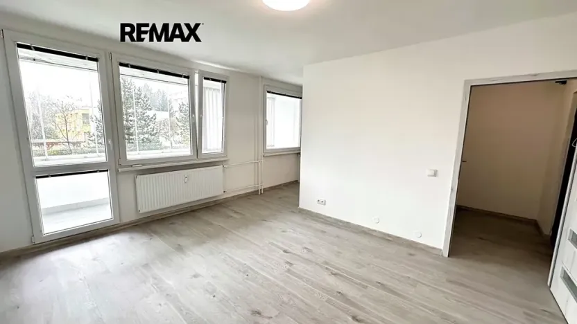 Pronájem bytu 1+kk, Kladno, Italská, 27 m2
