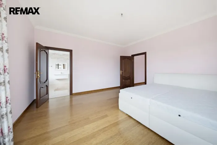 Prodej rodinného domu, Jesenice - Zdiměřice, Sýkorová, 363 m2