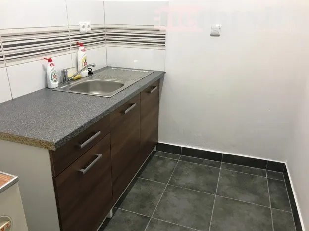 Pronájem kanceláře, Hradec Králové - Pražské Předměstí, Nerudova, 18 m2