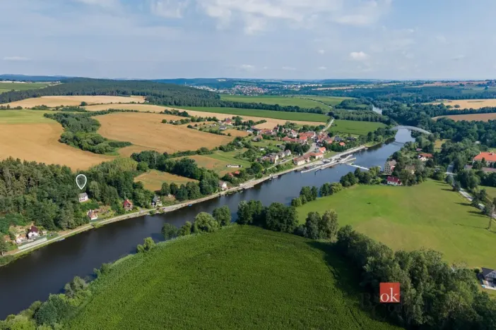 Prodej chaty, Týn nad Vltavou - Hněvkovice na levém břehu Vltavy, 80 m2