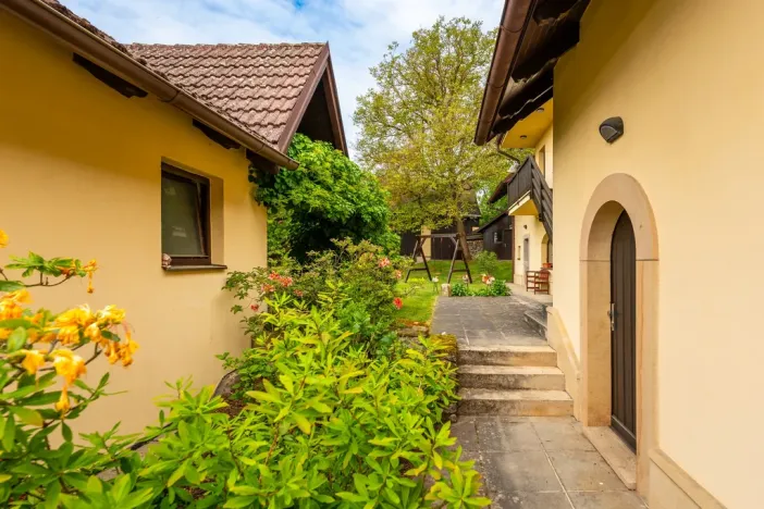 Prodej rodinného domu, Neveklovice, 200 m2