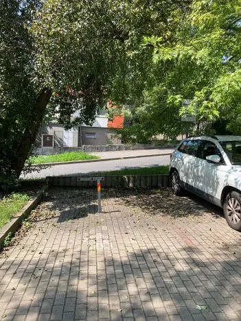 Pronájem garážového stání, Praha - Motol, Kudrnova, 18 m2