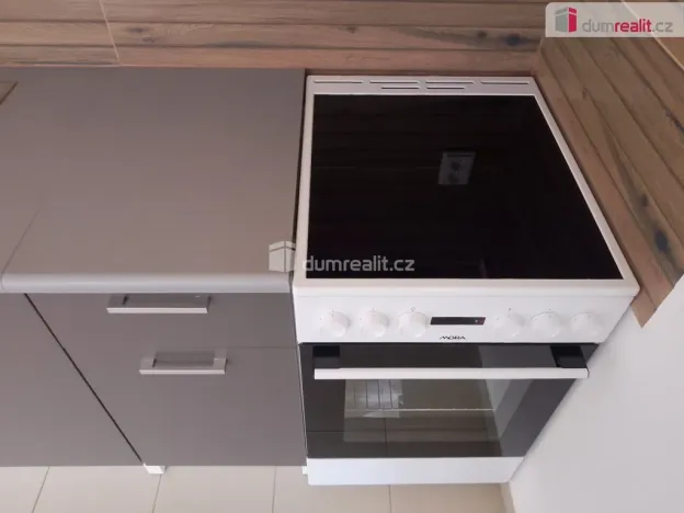 Pronájem bytu 1+kk, Karlovy Vary - Stará Role, Kryzánkova, 35 m2