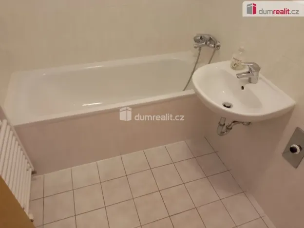 Pronájem bytu 1+kk, Karlovy Vary - Stará Role, Kryzánkova, 35 m2