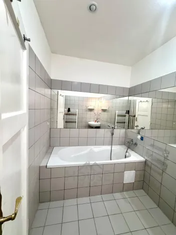 Pronájem bytu 3+kk, Praha - Žižkov, Jeseniova, 71 m2