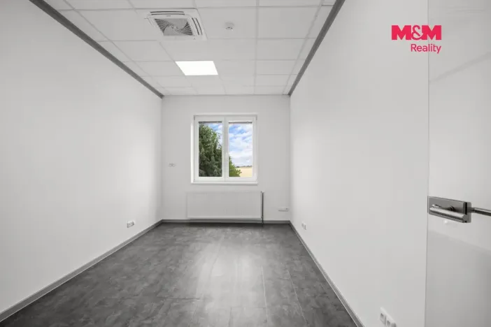 Pronájem kanceláře, Pletený Újezd, Družstevní, 451 m2