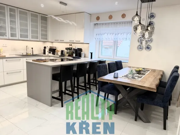 Prodej rodinného domu, Kladno, Vinařická, 345 m2