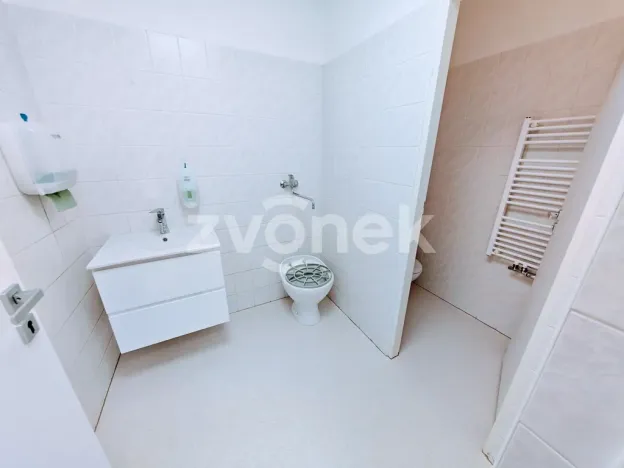 Pronájem obchodního prostoru, Zlín, Rašínova, 107 m2