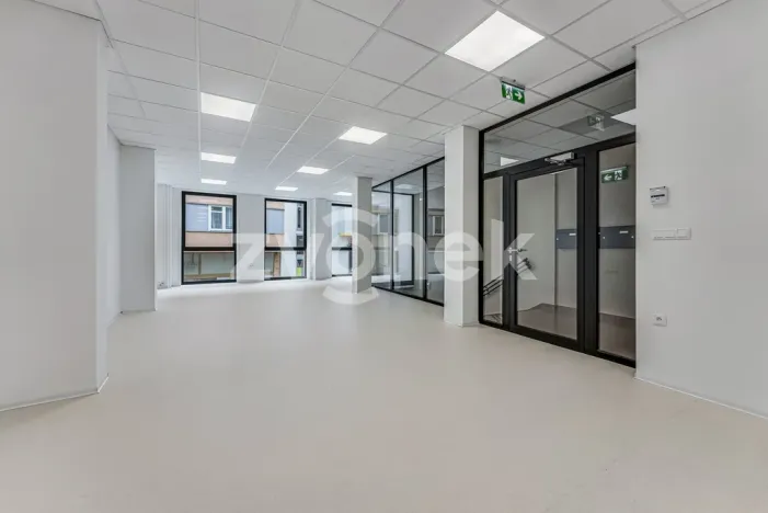 Pronájem obchodního prostoru, Zlín, Rašínova, 107 m2