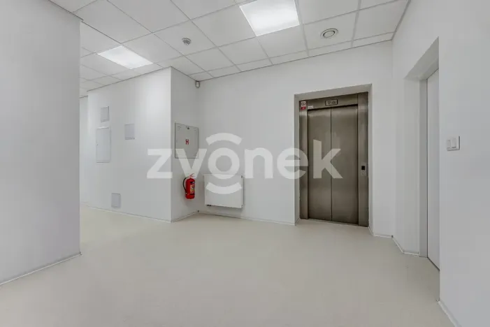 Pronájem obchodního prostoru, Zlín, Rašínova, 107 m2