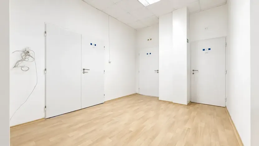 Pronájem skladu, Brno, Šujanovo náměstí, 137 m2