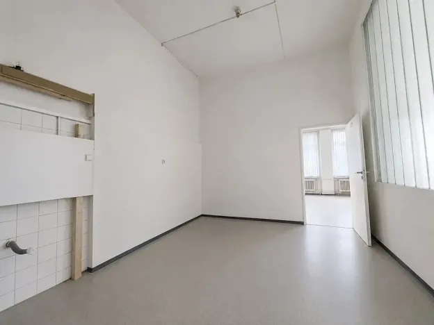 Pronájem skladu, Brno, Šujanovo náměstí, 134 m2