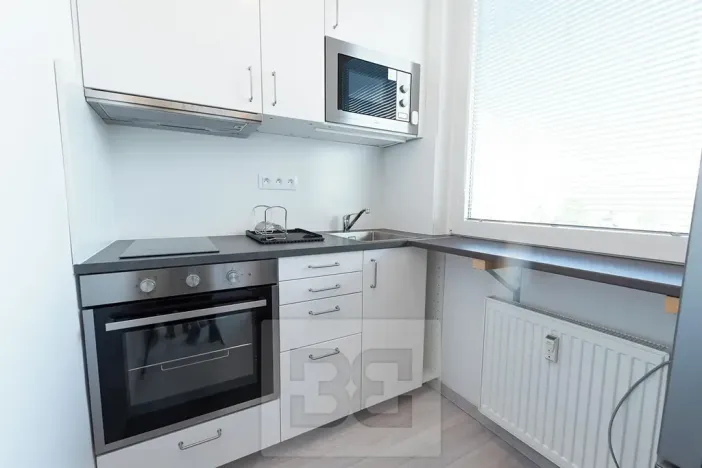 Pronájem bytu 1+kk, Praha - Modřany, Angelovova, 31 m2