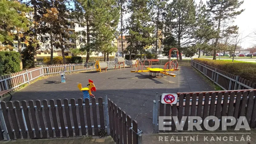 Pronájem bytu 3+1, Pardubice - Zelené Předměstí, Karla IV., 76 m2