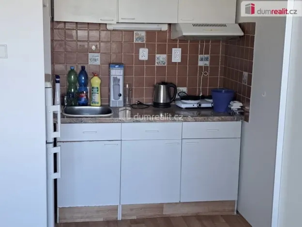 Pronájem bytu 1+kk, Praha - Háje, Bajkonurská, 27 m2
