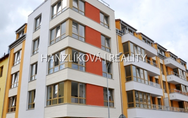 Pronájem garážového stání, České Budějovice, B. Smetany, 18 m2
