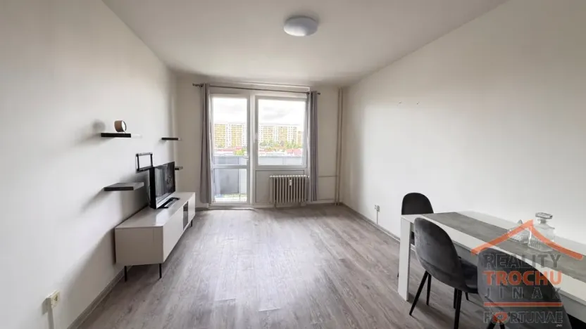 Pronájem bytu 1+kk, Hradec Králové, Brožíkova, 30 m2