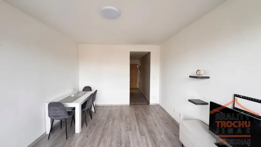 Pronájem bytu 1+kk, Hradec Králové, Brožíkova, 30 m2