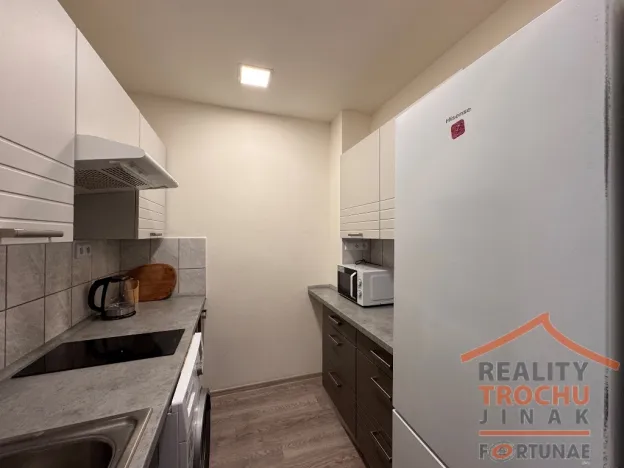 Pronájem bytu 1+kk, Hradec Králové, Brožíkova, 30 m2