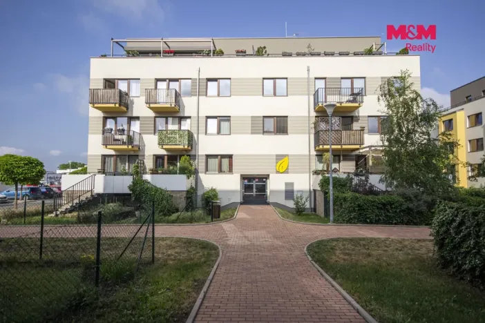Pronájem bytu 1+kk, Praha - Dolní Chabry, K Beranovu, 37 m2