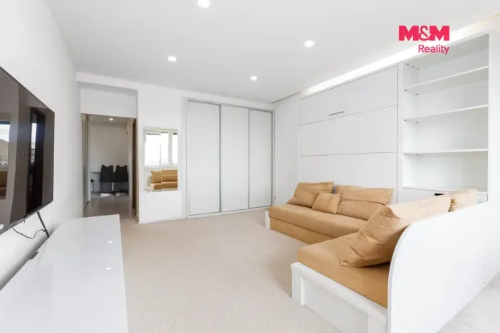 Prodej bytu 2+1, Ostrava - Mariánské Hory, Korunní, 58 m2