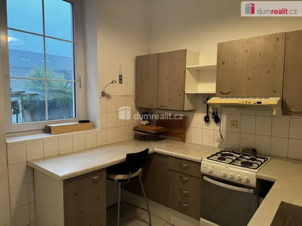 Pronájem kanceláře, Pardubice - Bílé Předměstí, Na Okrouhlíku, 290 m2