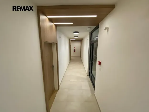 Pronájem bytu 2+kk, Praha - Modřany, Komořanská, 53 m2
