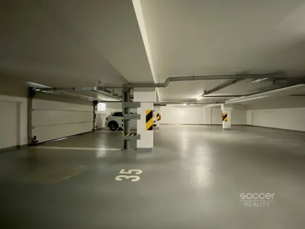 Pronájem garážového stání, Praha, 13 m2