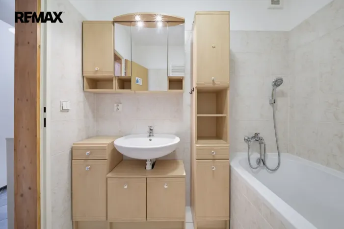 Prodej bytu 2+1, Nová Role, U Plynárny, 69 m2