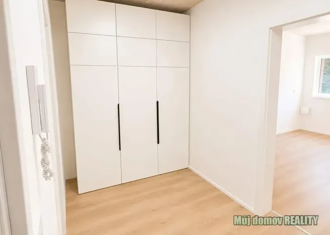 Pronájem bytu 2+kk, Praha - Hrdlořezy, Českobrodská, 55 m2