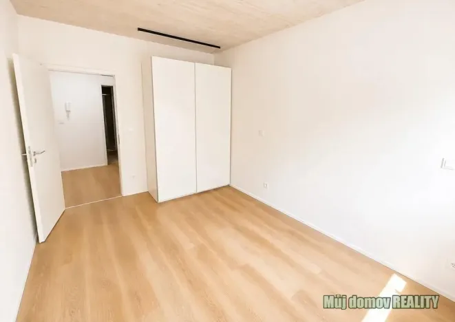 Pronájem bytu 2+kk, Praha - Hrdlořezy, Českobrodská, 55 m2
