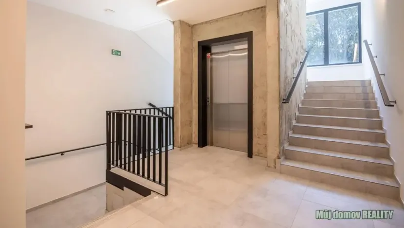 Pronájem bytu 2+kk, Praha - Hrdlořezy, Českobrodská, 55 m2