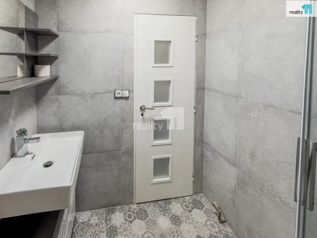 Pronájem bytu 2+1, Karlovy Vary - Doubí, K Linhartu, 60 m2