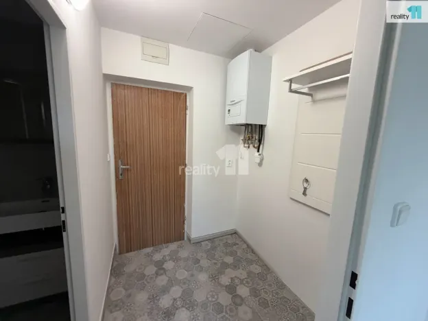 Pronájem bytu 2+1, Karlovy Vary - Doubí, K Linhartu, 60 m2