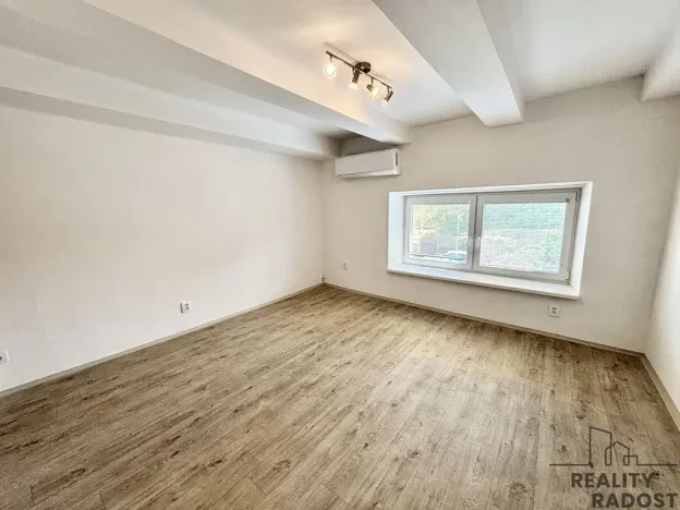 Pronájem bytu 2+1, Ústín, 40 m2