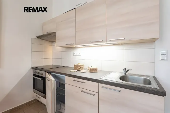 Pronájem bytu 2+kk, Praha - Nové Město, Legerova, 34 m2