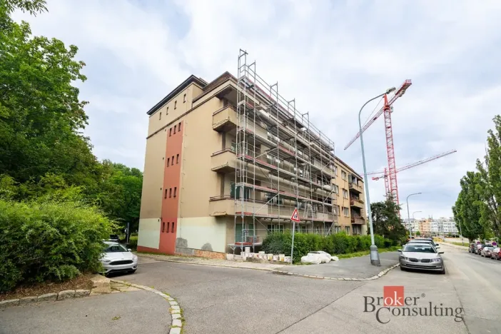 Pronájem bytu 1+kk, Praha - Střešovice, Na Petynce, 38 m2