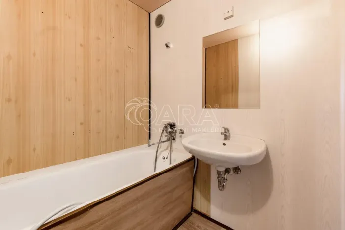 Prodej bytu 3+1, Praha - Petrovice, Rezlerova, 70 m2