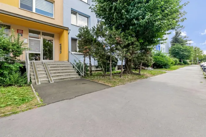 Prodej bytu 3+1, Praha - Petrovice, Rezlerova, 70 m2