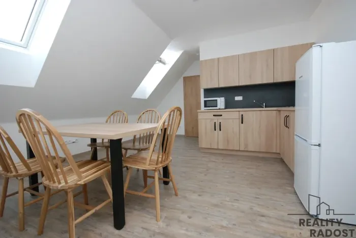 Pronájem bytu 2+1, Hrušky, 55 m2