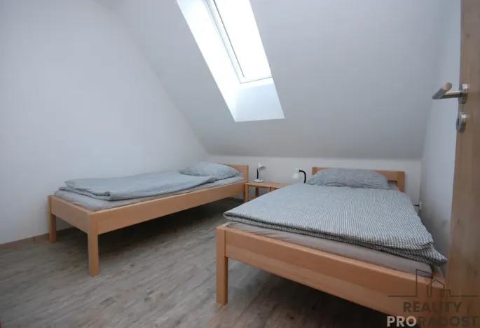 Pronájem bytu 2+1, Hrušky, 55 m2