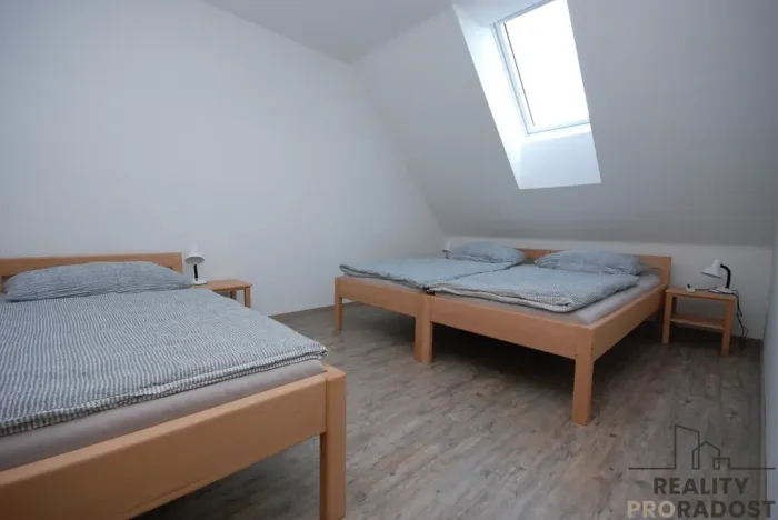 Pronájem bytu 2+1, Hrušky, 55 m2