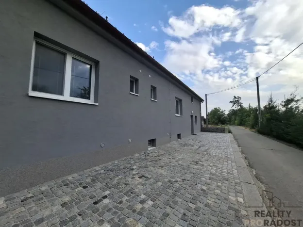 Pronájem bytu 2+1, Hrušky, 55 m2