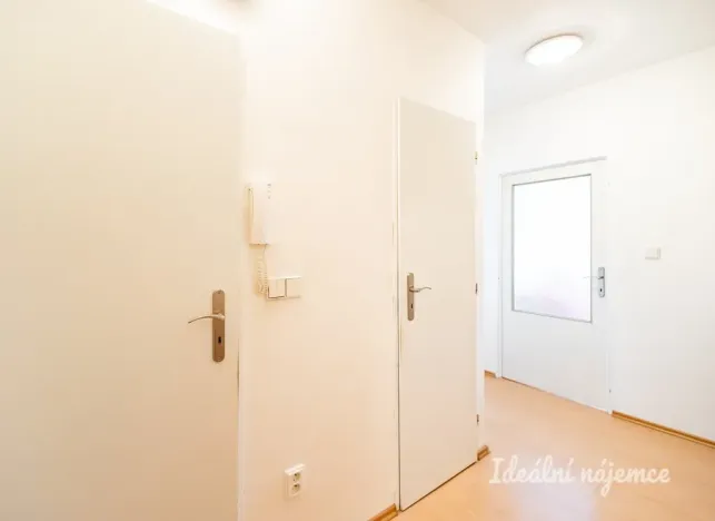 Pronájem bytu 2+kk, Praha, Boháčova, 43 m2
