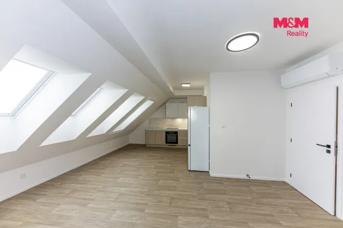 Pronájem bytu 3+kk, Hostovlice, 75 m2