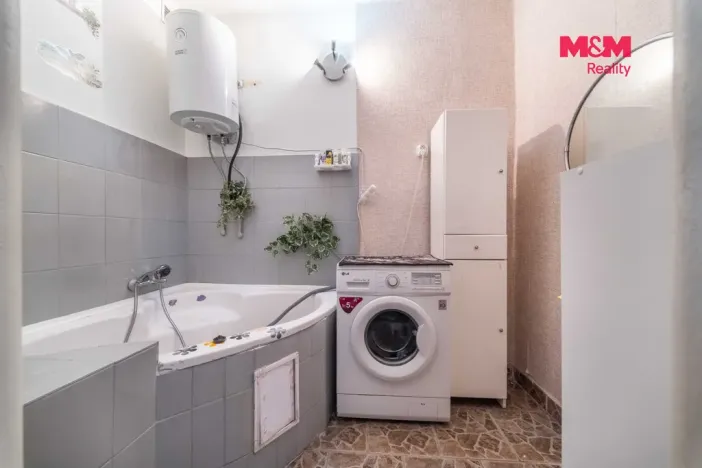Prodej bytu 3+1, Suchomasty, 74 m2