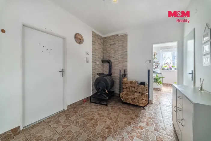 Prodej bytu 3+1, Suchomasty, 74 m2